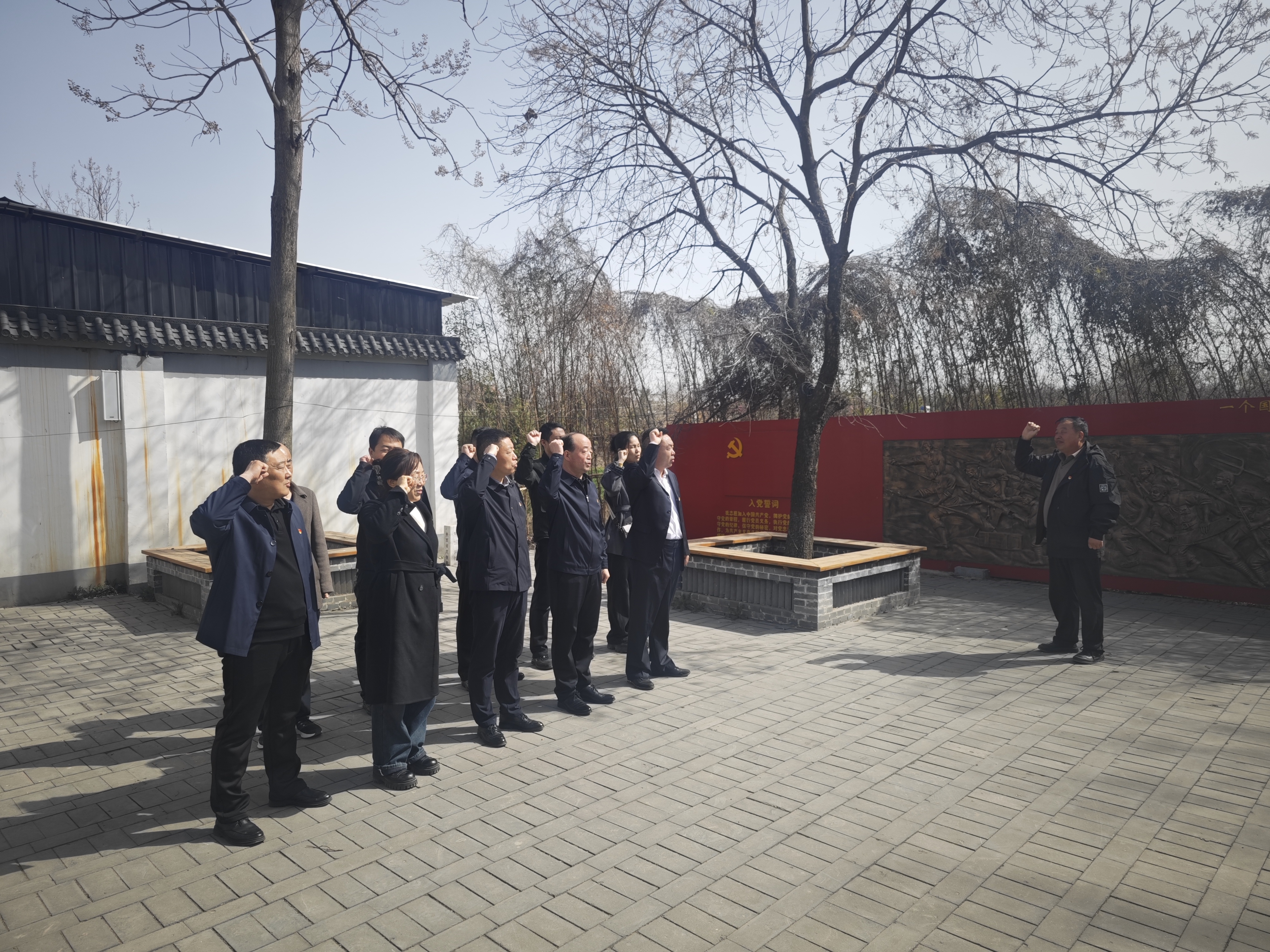 “傳承紅色基因 凝聚奮進力量” 工程局黨支部開展四月份主題黨